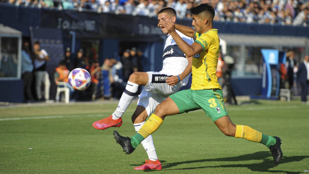 defensa,-en-una-rafaga,-le-gano-como-visitante-a-gimnasia